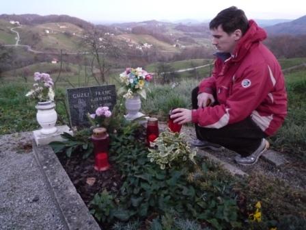 E4976DC8-2997-11E0-8B7D-03BD65B94067